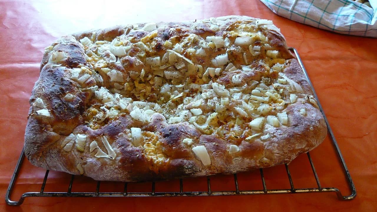 Fougasse aux olives et lardons